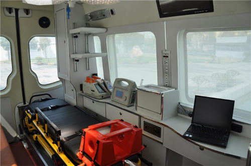 阜宁县救护车内部
